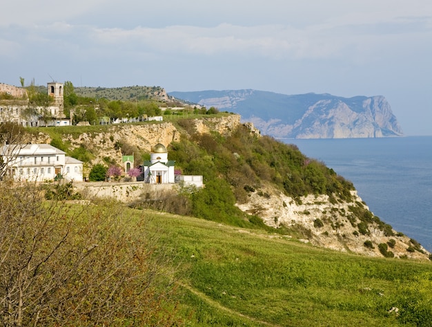 Costa estiva e chiostro di San Giorgio vista da Capo Phiolent (Crimea, Ucraina)