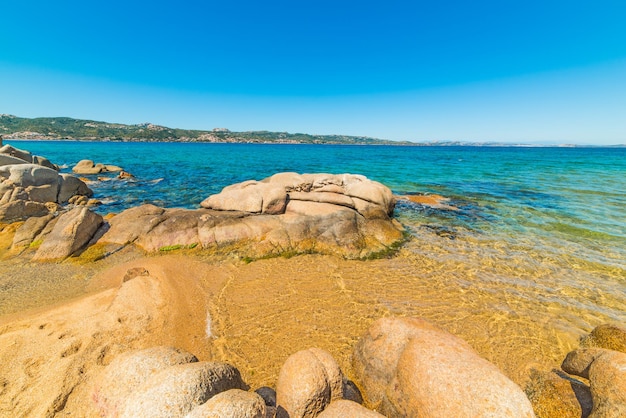 Costa rocciosa a Cala dei Ginepri Sardiia