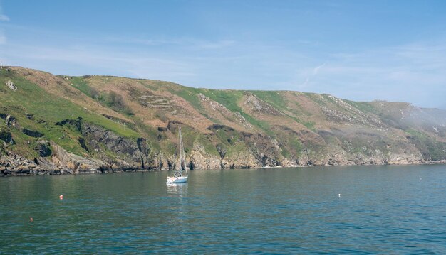 Costa rocciosa dell'isola di Lundy al largo del Devon