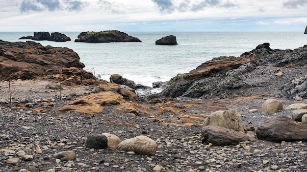 Costa vulcanica dell'Oceano Atlantico in Islanda