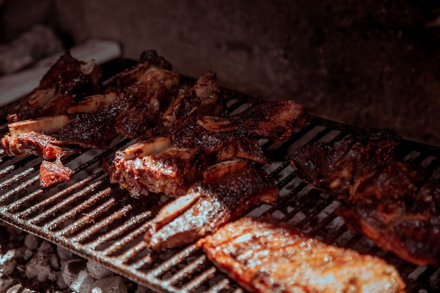 Costata di manzo alla griglia argentina al barbecue