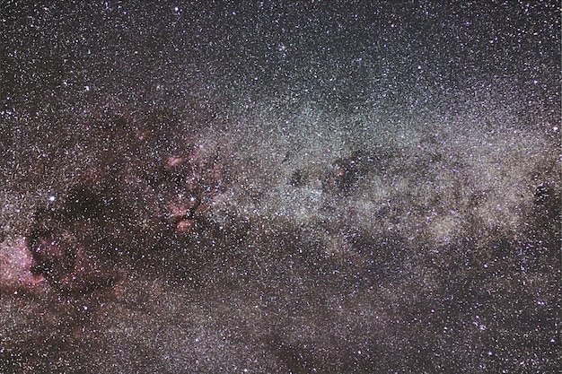 Costellazione del Cigno (cigno) nel cielo stellato notturno. Astrofotografia Via Lattea e costellazione del Cigno. Croce del Nord.