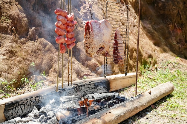 costine di maiale arrosto a legna bellissime al sale grosso