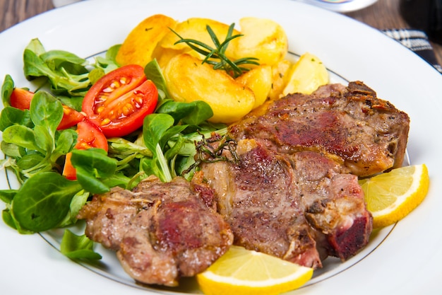 costolette di agnello con verdure