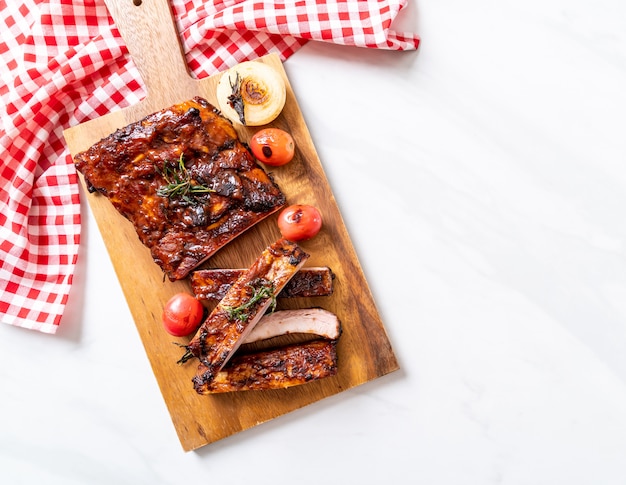 costolette di maiale alla griglia barbecue