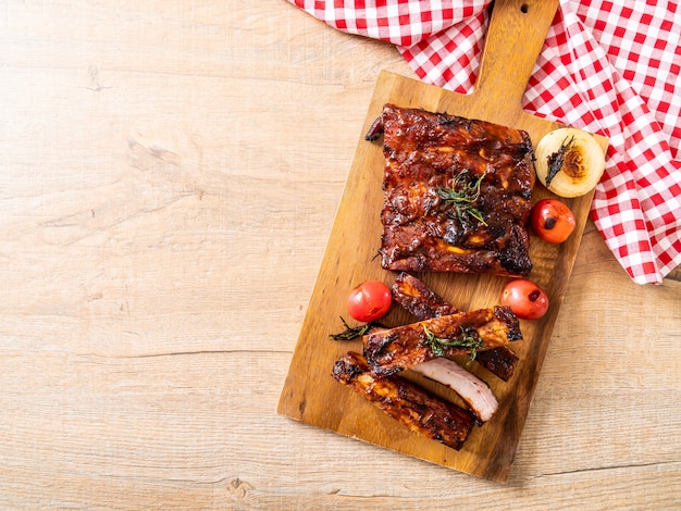 costolette di maiale alla griglia barbecue