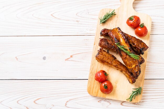 costolette di maiale alla griglia barbecue