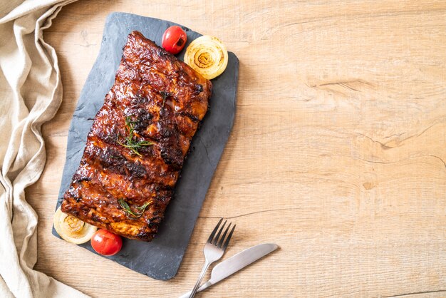 costolette di maiale alla griglia barbecue