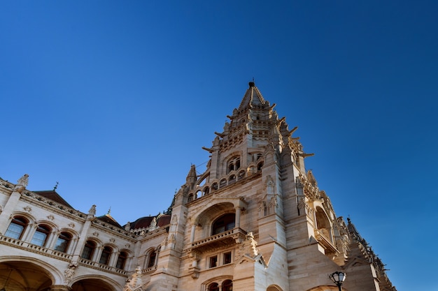 Costruire il Palazzo del Parlamento Ungherese di Budapest popolare destinazione turistica a Budapest