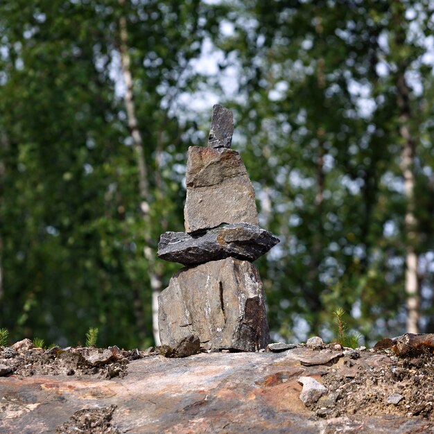 Costruito in pietra statua inukshuk