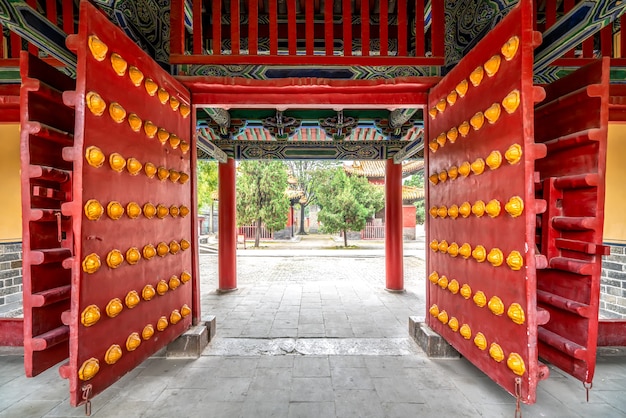 Costruzione classica cinese del cancello del palazzo