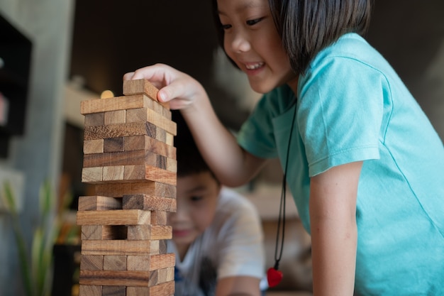 costruzione di blocchi di legno, piano e strategia