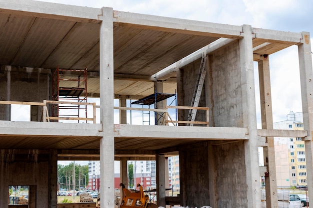 Costruzione di un edificio in cemento armato Elementi di una casa in cemento Elementi strutturali Cantiere Fondazioni e grate