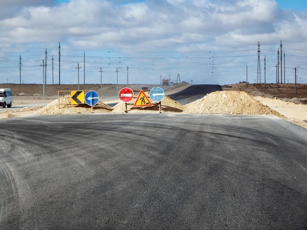 Costruzione di una nuova strada asfaltata Kazakistan 16 settembre 2019 anno regione Mangistau