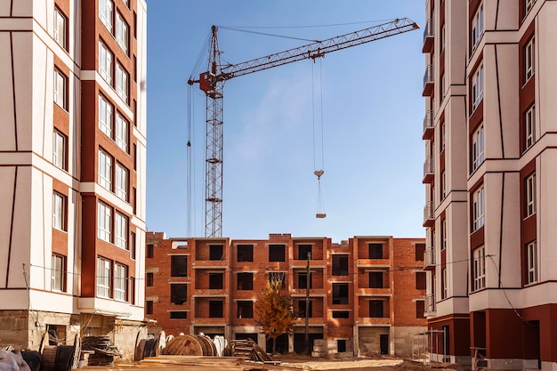 Costruzione di una zona residenziale Gru a torre in cantiere