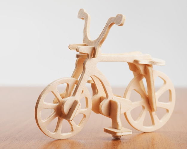 Costruzione in legno per biciclette giocattolo in legno