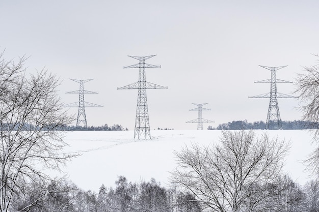 Costruzione tralicci alta tensione in inverno Supporti assemblati per linee di trasmissione di potenza