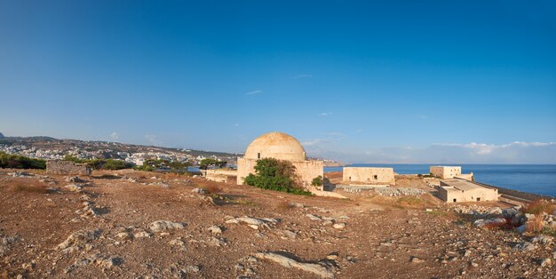 Costruzioni medievali della fortezza presto nella città di Rethymno