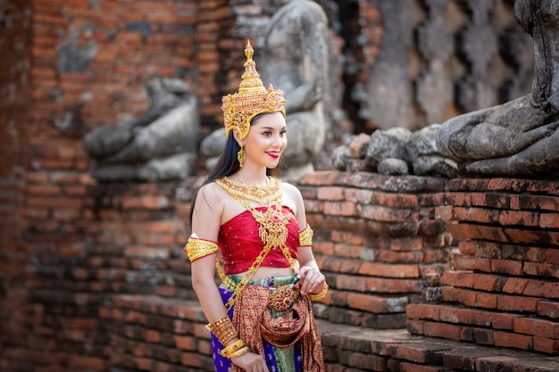 Costume tradizionale femminile in Thailandia