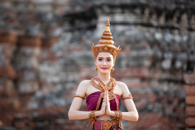 Costume tradizionale femminile in Thailandia