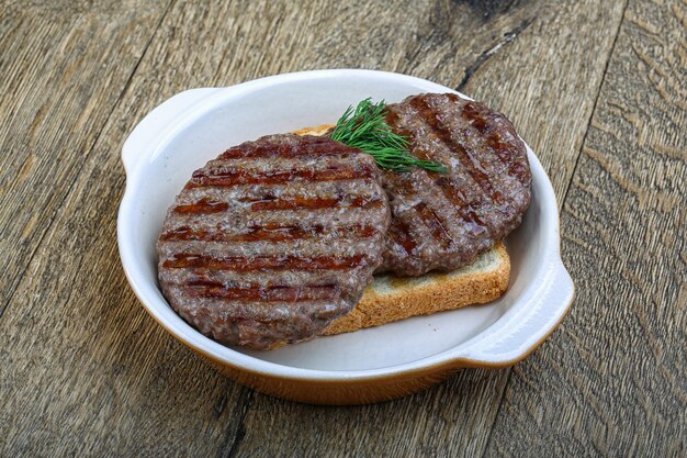 Cotoletta di hamburger alla griglia