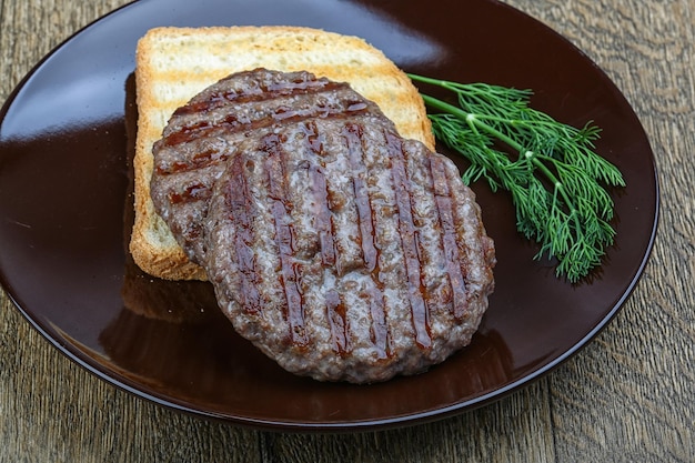 Cotoletta di hamburger alla griglia