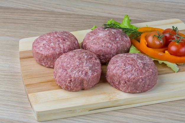 Cotoletta di hamburger crudo