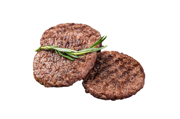 Cotoletta di hamburger di manzo per hamburger alla griglia sul barbecue su tavola di marmo con rosmarino isolato su sfondo bianco