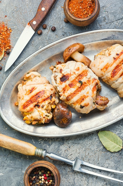 Cotoletta di pollo ai funghi.