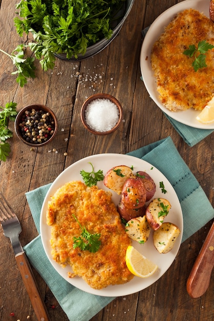 Cotoletta fatta in casa con patate