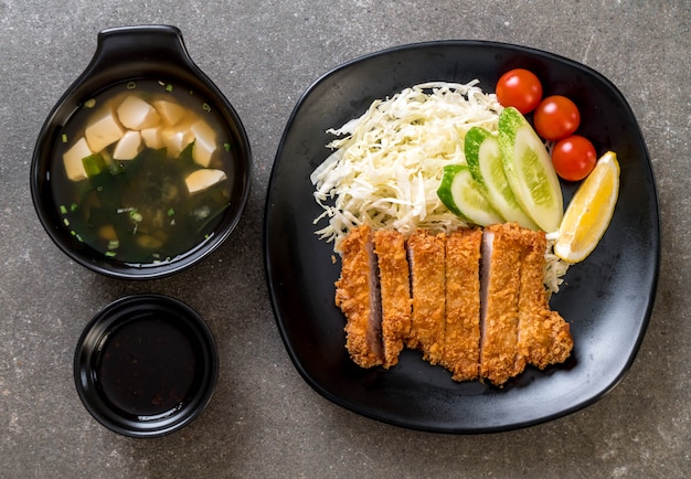 Cotoletta giapponese di maiale fritto (set tonkatsu)