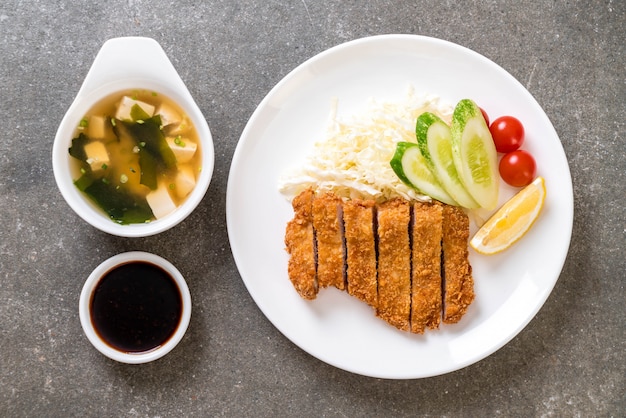 Cotoletta giapponese di maiale fritto (set tonkatsu)