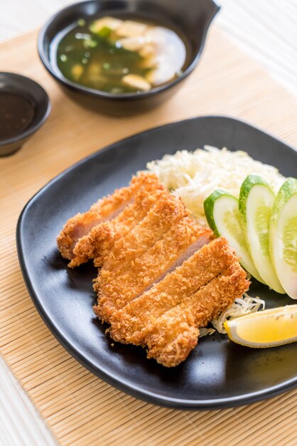 Cotoletta giapponese di maiale fritto (set tonkatsu)