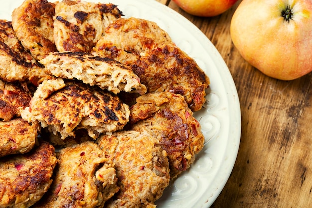 Cotolette senza carne di farina d'avena e mele