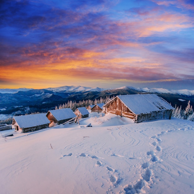 Cottage in montagne innevate