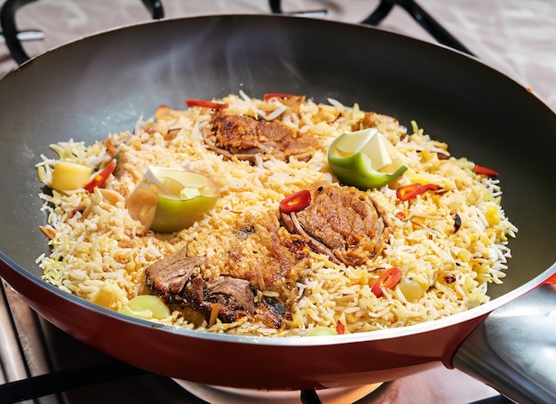 Cottura biryani di carne e riso