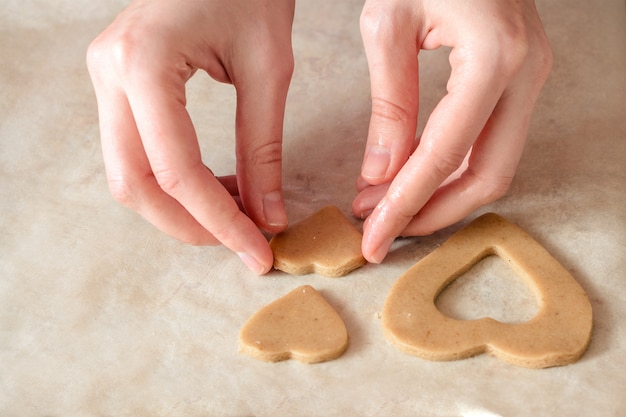 Cottura di biscotti allo zenzero fatti in casa