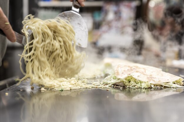 Cottura di okonomiyaki