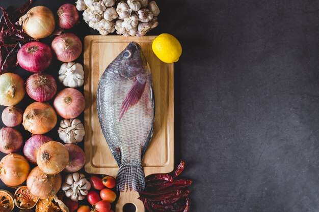 Cottura e ingredienti di pesce crudo