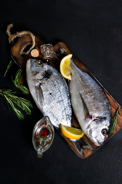 Cottura e ingredienti di pesce crudo