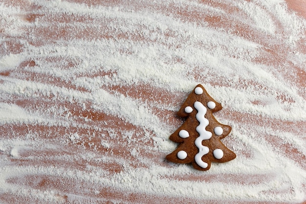 Cottura fatta in casa di biscotti di Natale in cucina