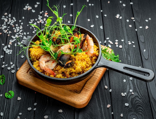 Cous cous con cozze e gamberi