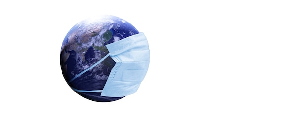 COVID-19, concetto di viaggio e mondo sicuro, globo in maschera medica. Pianeta Terra con proteggere. Elementi di immagine forniti dalla NASA. illustrazione 3D