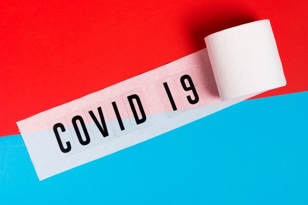 Covid 19 messaggio sul rotolo di carta igienica