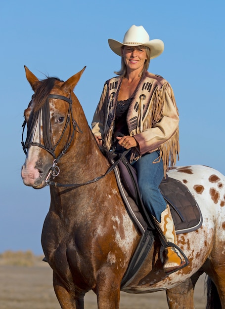 cowgirl sul cavallo Appaloosa