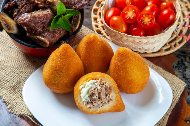 Coxinha con carne di costolette Spuntino brasiliano