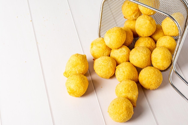 coxinha e salgadinho de festa, tradizionale mix di snack brasiliani