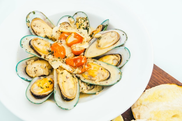 Cozza al vapore con salsa al vino bianco