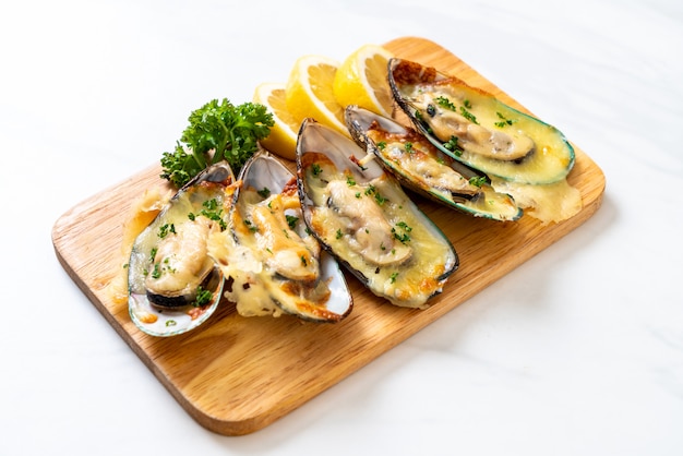 cozze al forno con formaggio