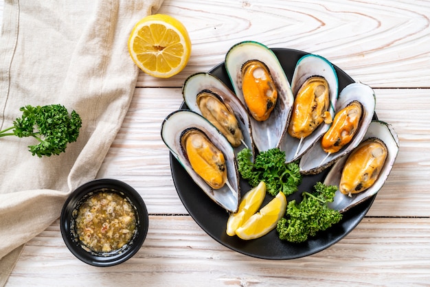 cozze al limone e prezzemolo